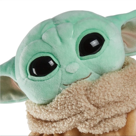 Star Wars Mandolorian Yoda Plush - Picture 4 of 6